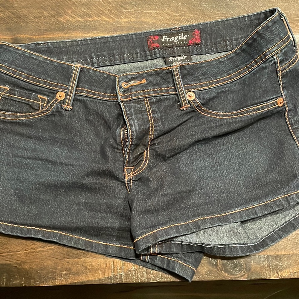 Fragile Jean Short